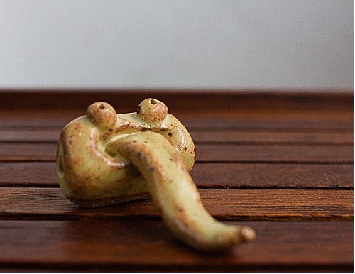 Tonguester – Ceramic Tea Pet